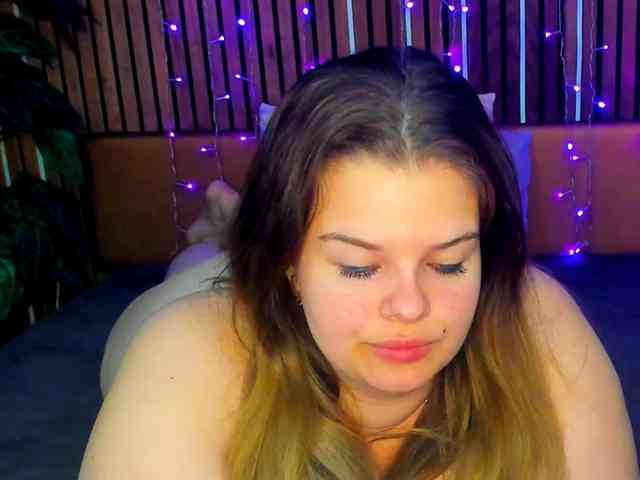 LittleNicolee webcam