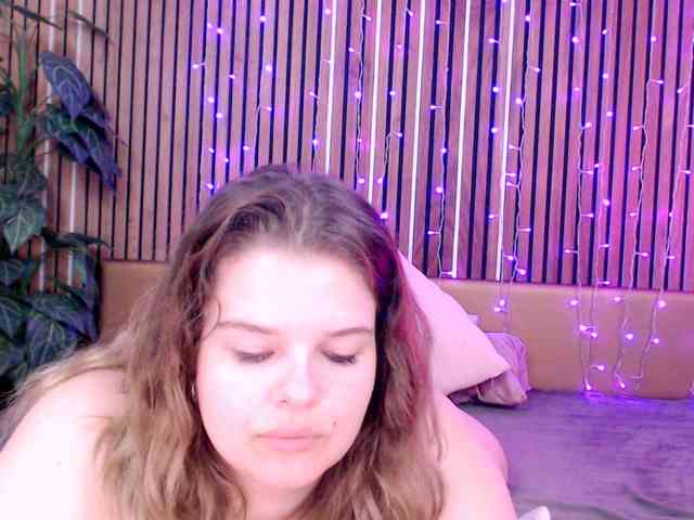LittleNicolee webcam