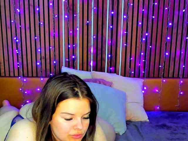 LittleNicolee webcam