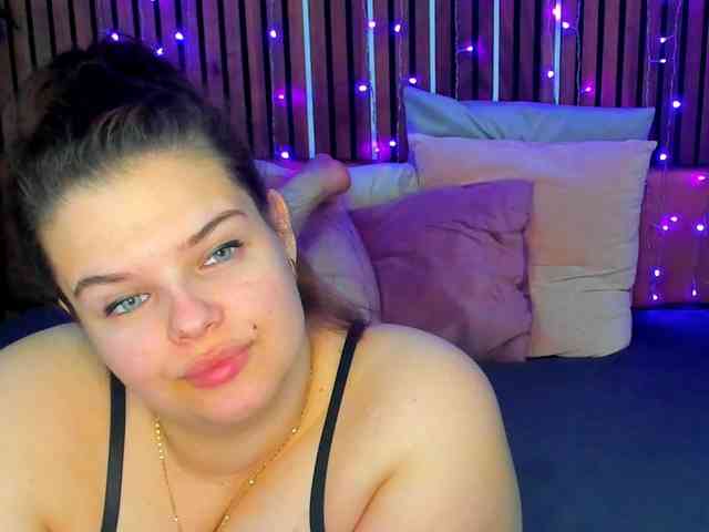 LittleNicolee webcam