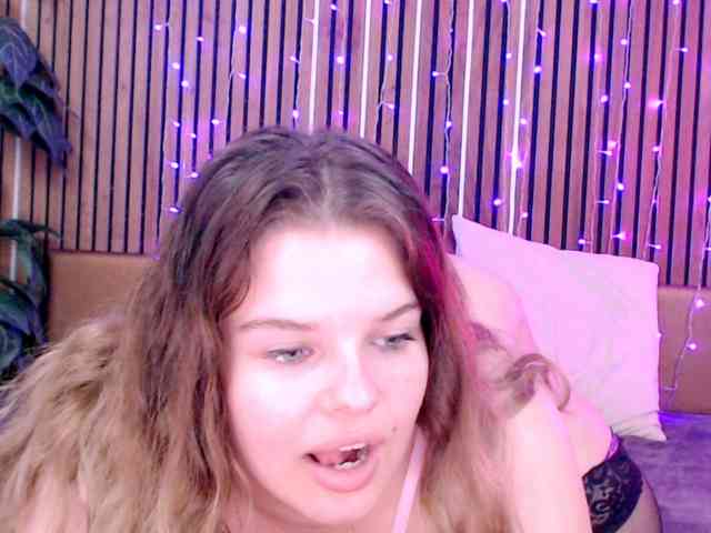 LittleNicolee webcam