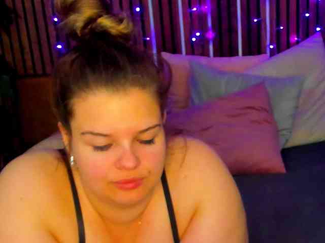 LittleNicolee webcam
