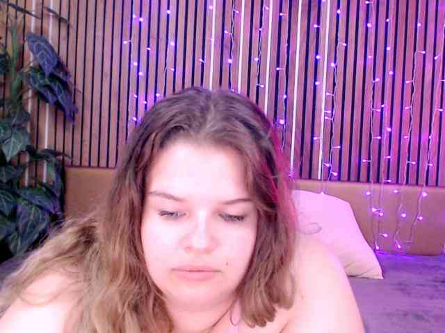 LittleNicolee webcam