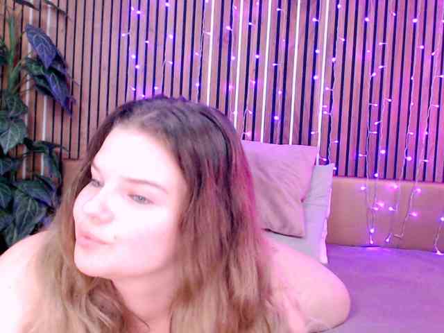 LittleNicolee webcam