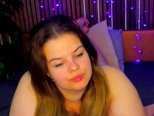 LittleNicolee webcam