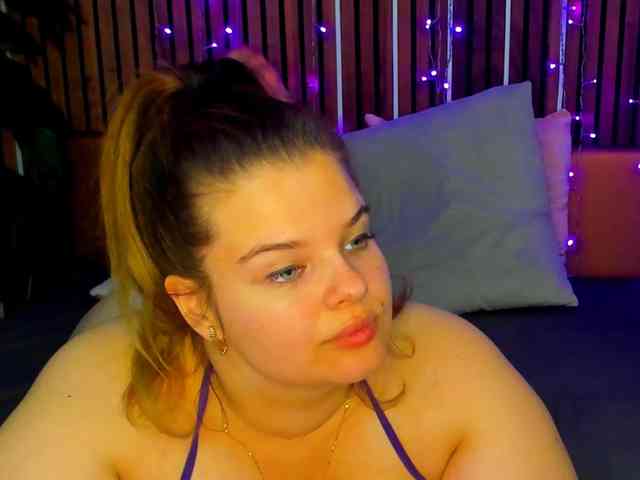LittleNicolee webcam