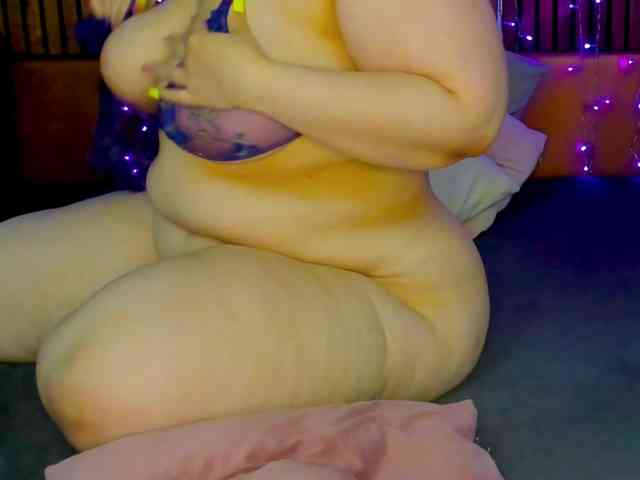 LittleNicolee webcam