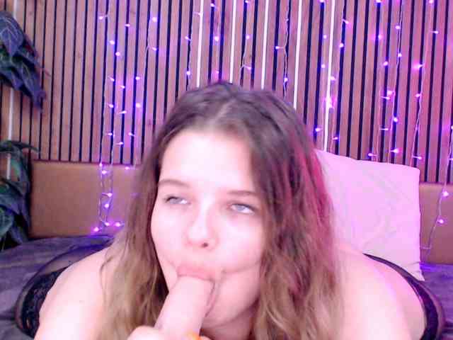 LittleNicolee webcam