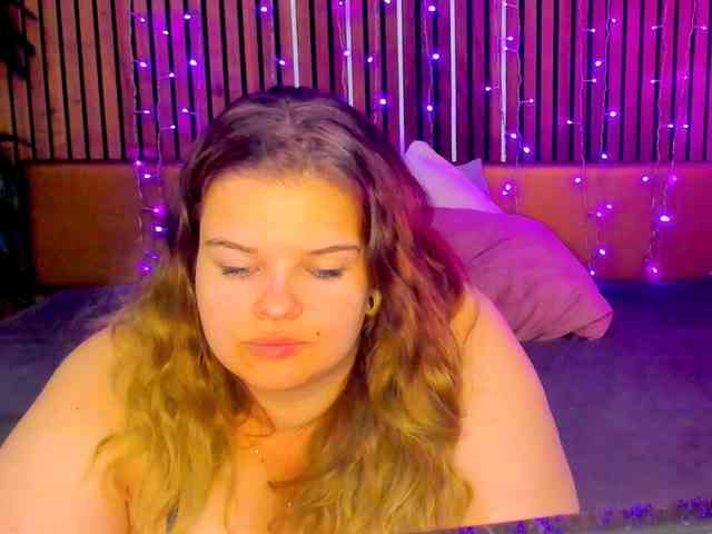 LittleNicolee webcam