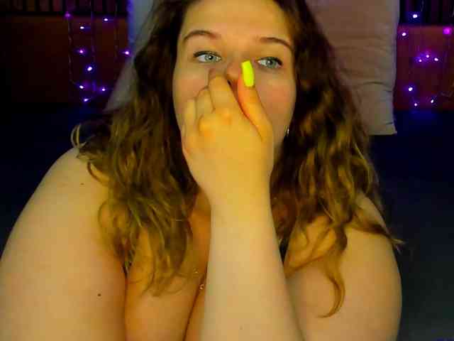 LittleNicolee webcam