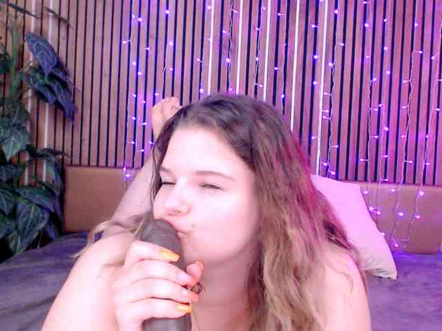 LittleNicolee webcam