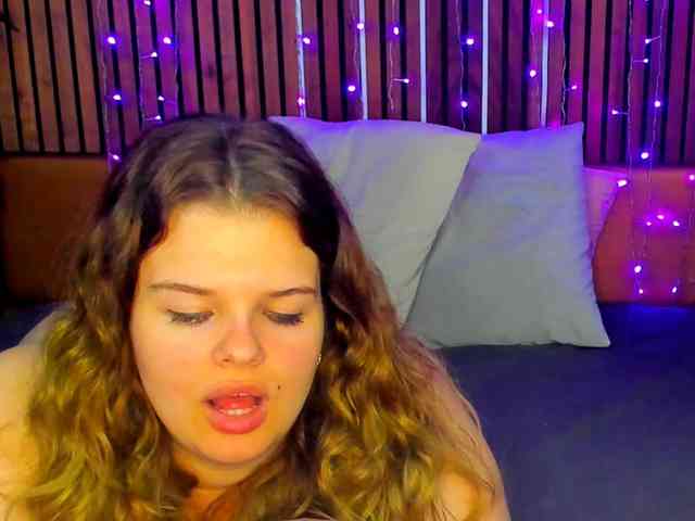 LittleNicolee webcam