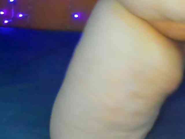 LittleNicolee webcam
