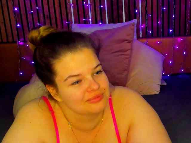 LittleNicolee webcam
