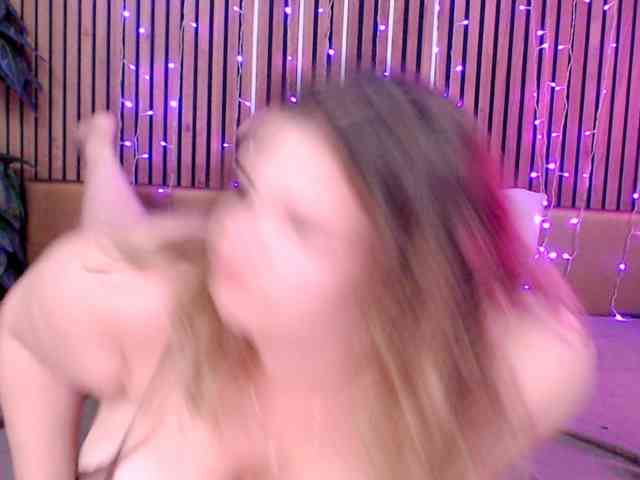 LittleNicolee webcam