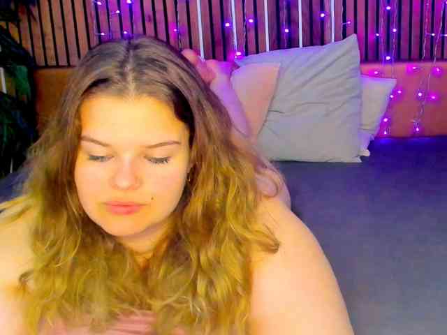 LittleNicolee webcam