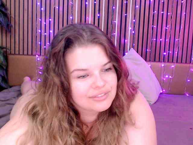 LittleNicolee webcam