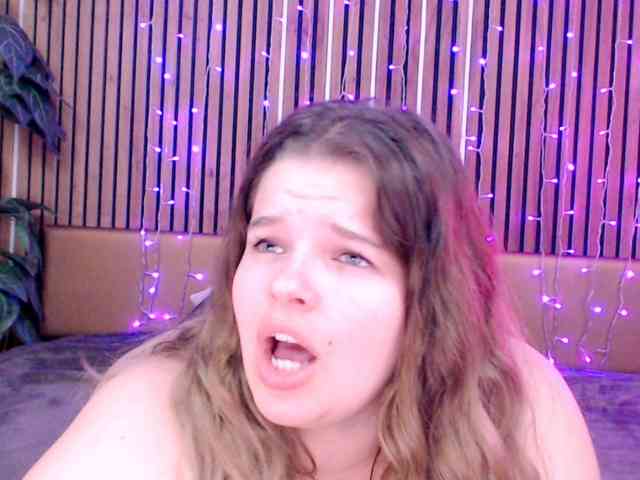LittleNicolee webcam