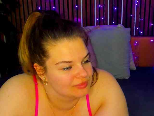 LittleNicolee webcam