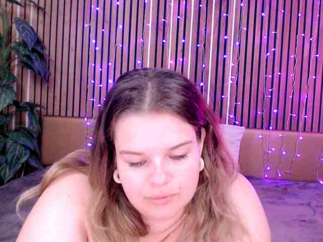 LittleNicolee webcam