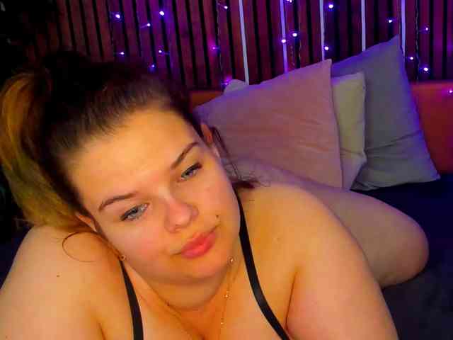 LittleNicolee webcam