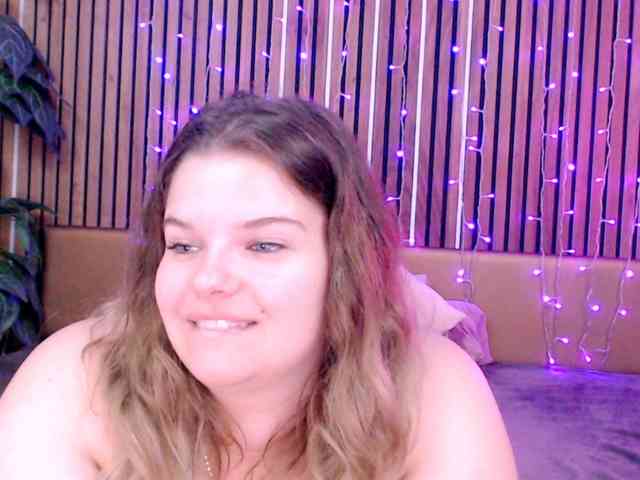 LittleNicolee webcam