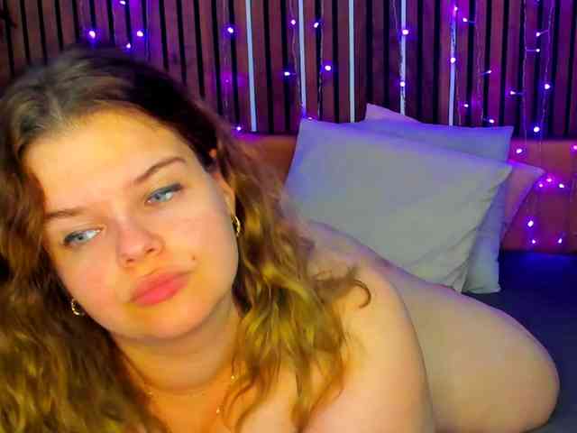 LittleNicolee webcam