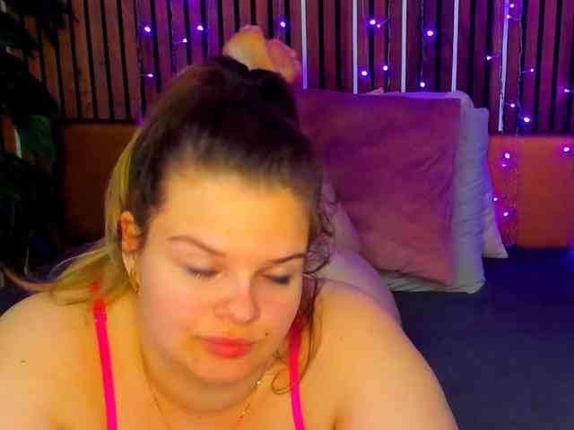LittleNicolee webcam