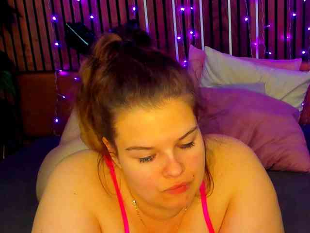 LittleNicolee webcam