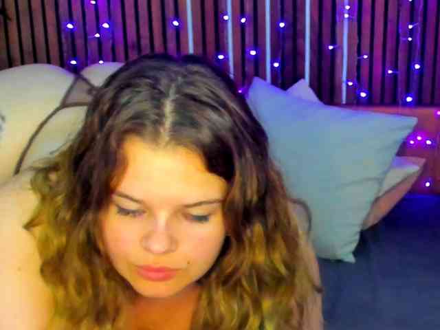 LittleNicolee webcam