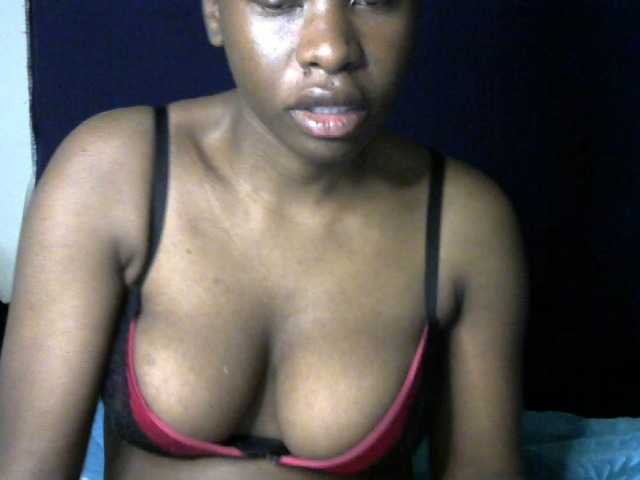 le modèle Mummygirl est en webcam porno dans un show sur le site bongacams, il possède les tags suivants: Ebony,Brunette,Trimmed