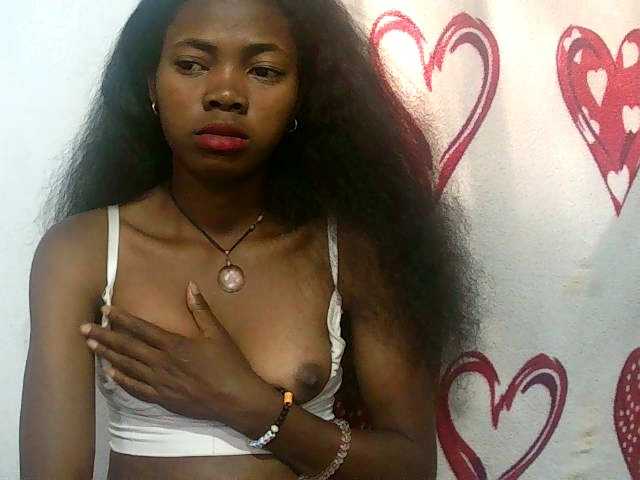 Santatriniaina webcam bongacams model stream image