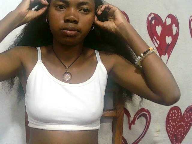 Santatriniaina webcam bongacams model stream image