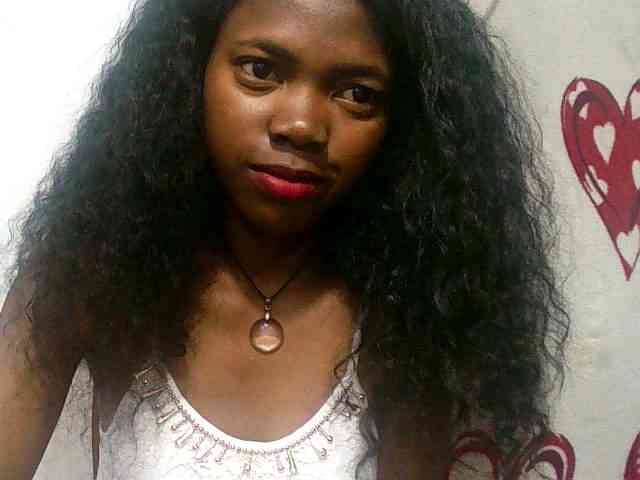 Modèle: Santatriniaina