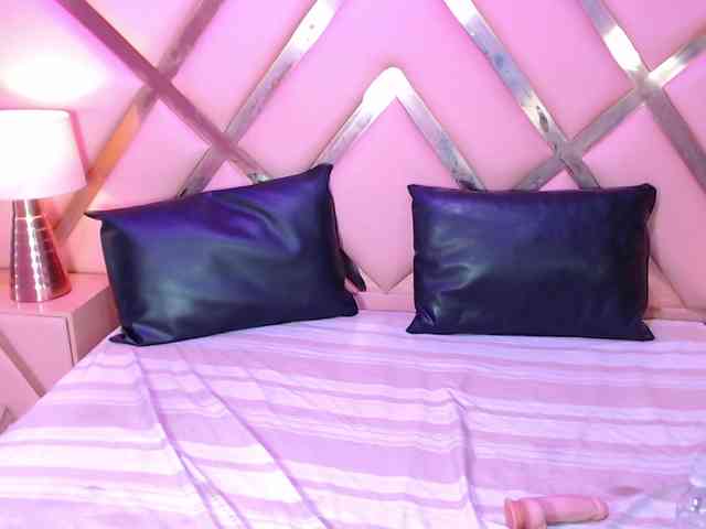 NicolSanders webcam