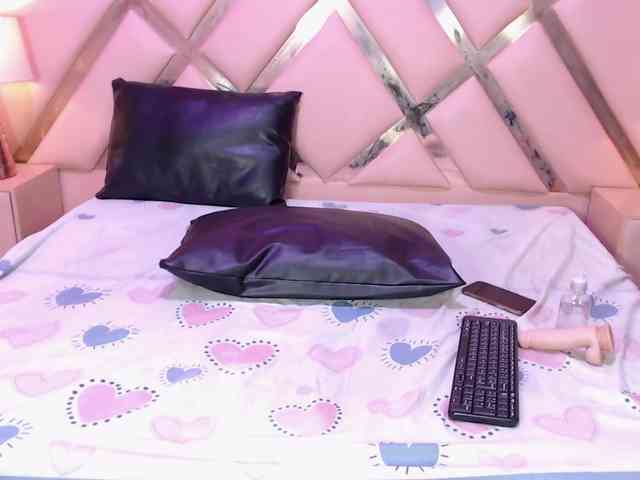NicolSanders webcam