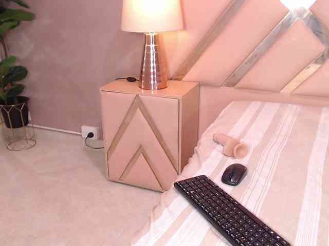 NicolSanders webcam