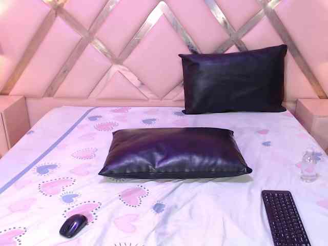 NicolSanders webcam