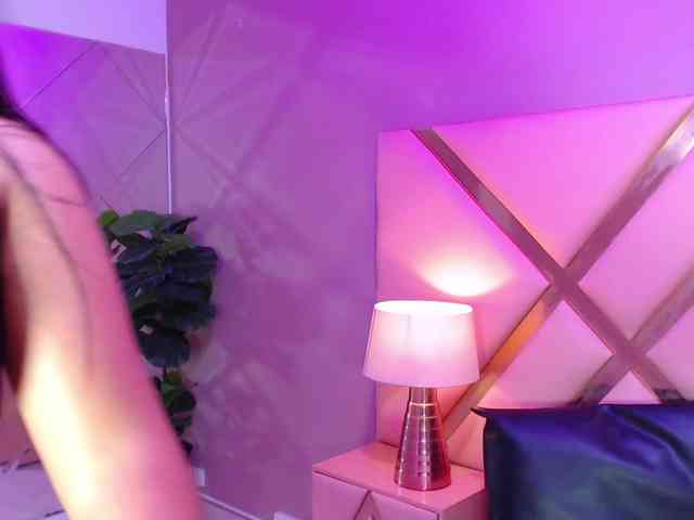 NicolSanders webcam