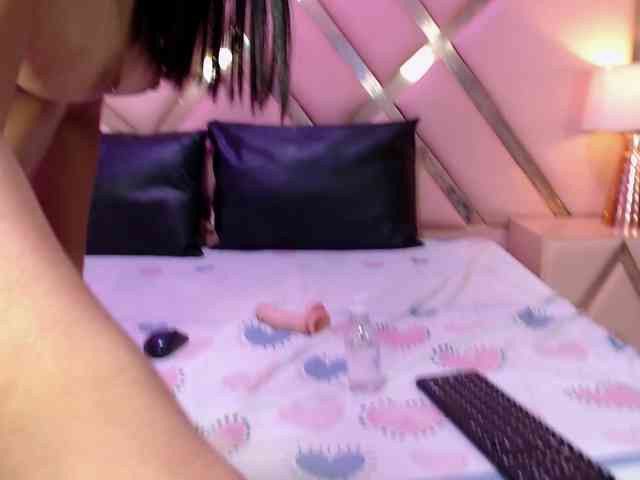 NicolSanders webcam