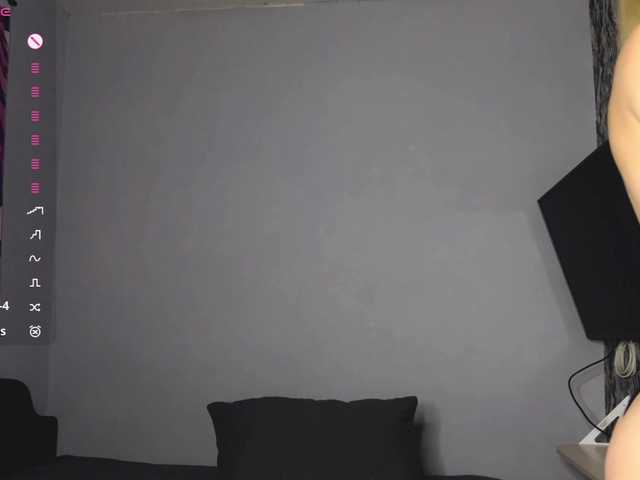 LynettaWiechman live cam on BongaCams