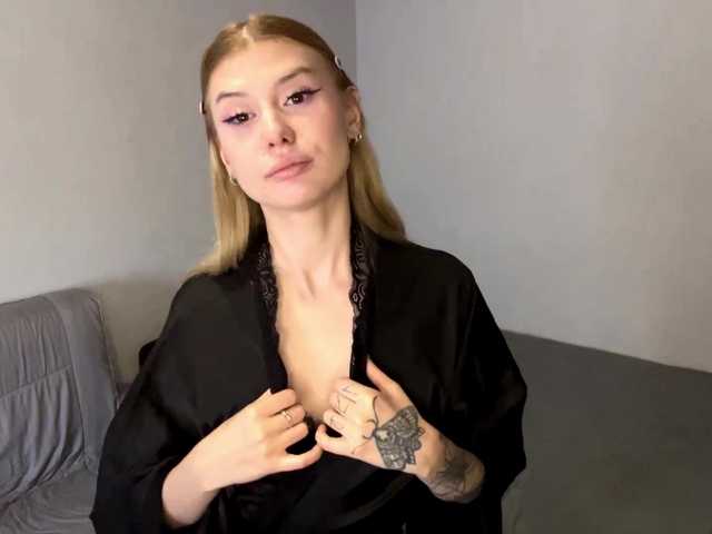 LynettaWiechman live cam on BongaCams