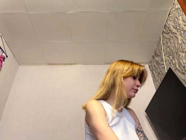 LynettaWiechman live cam on BongaCams