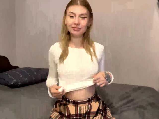 LynettaWiechman live cam on BongaCams