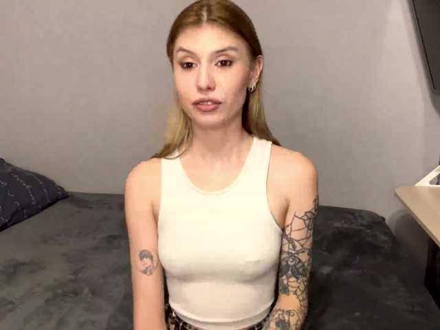 LynettaWiechman live cam on BongaCams