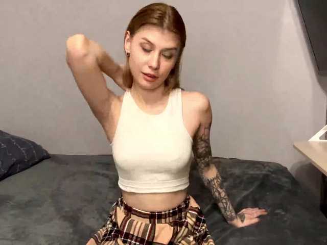 LynettaWiechman live cam on BongaCams