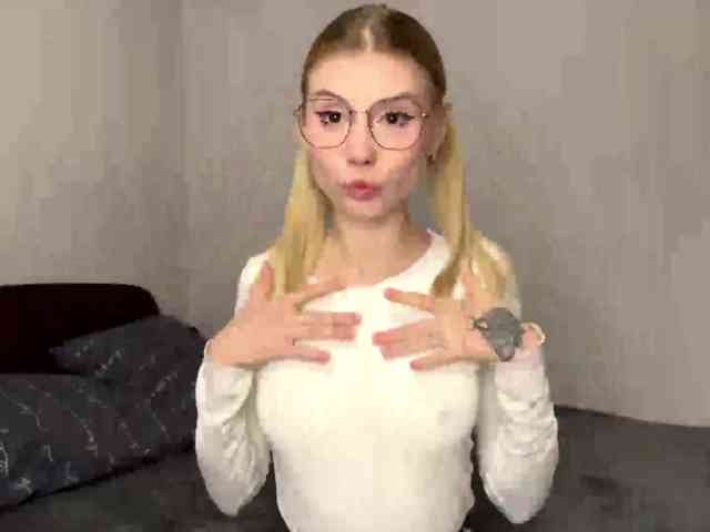 LynettaWiechman webcam