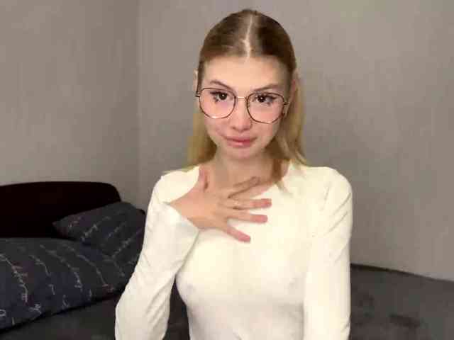 LynettaWiechman webcam