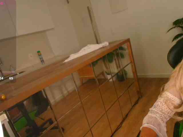 Susan-Backer webcam