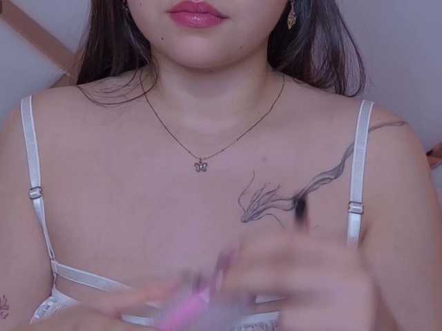 VioletGrey live cam on BongaCams